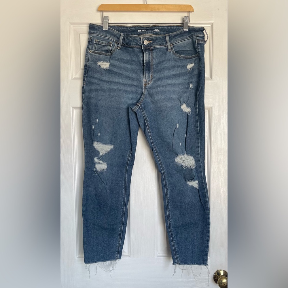 Mid-rise Distressed Skinny Jeans